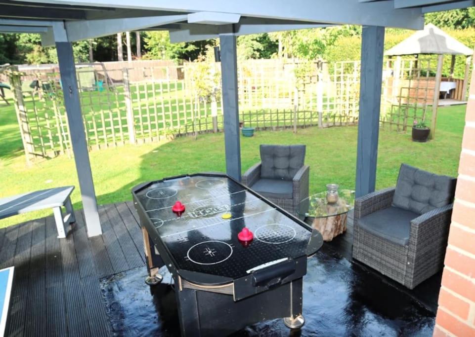 Hen & Stag Retreat Weekend Stay Sleeps 10 To 30 Thetford Bagian luar foto