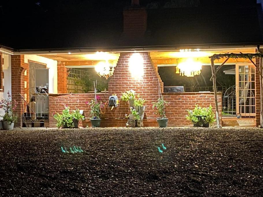 Hen & Stag Retreat Weekend Stay Sleeps 10 To 30 Thetford Bagian luar foto