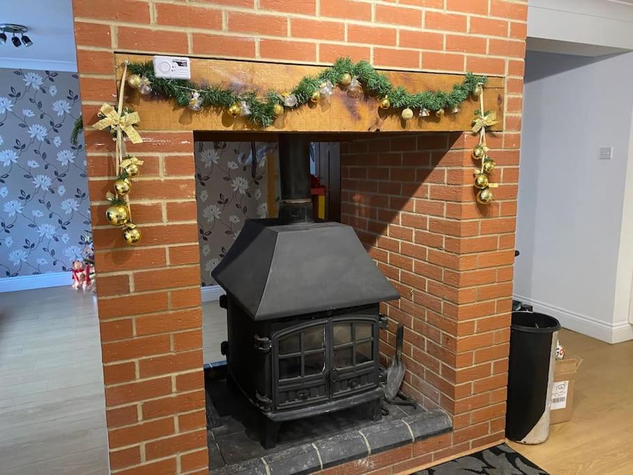 Hen & Stag Retreat Weekend Stay Sleeps 10 To 30 Thetford Bagian luar foto