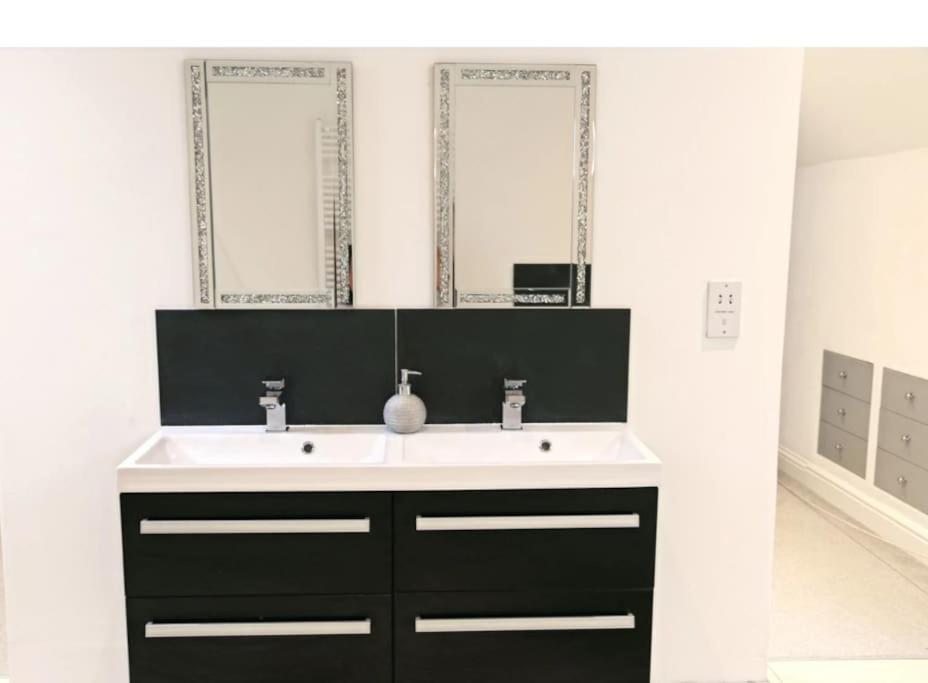 Hen & Stag Retreat Weekend Stay Sleeps 10 To 30 Thetford Bagian luar foto