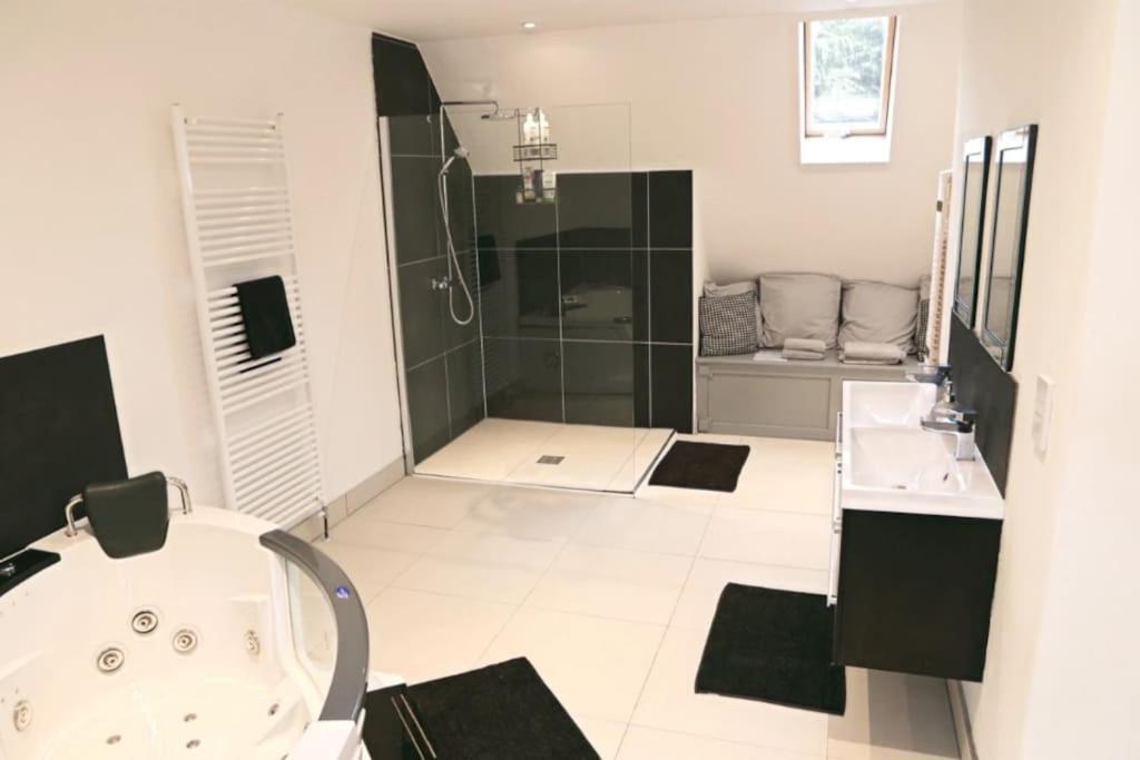 Hen & Stag Retreat Weekend Stay Sleeps 10 To 30 Thetford Bagian luar foto