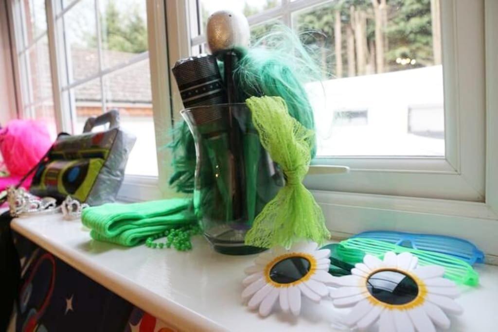 Hen & Stag Retreat Weekend Stay Sleeps 10 To 30 Thetford Bagian luar foto
