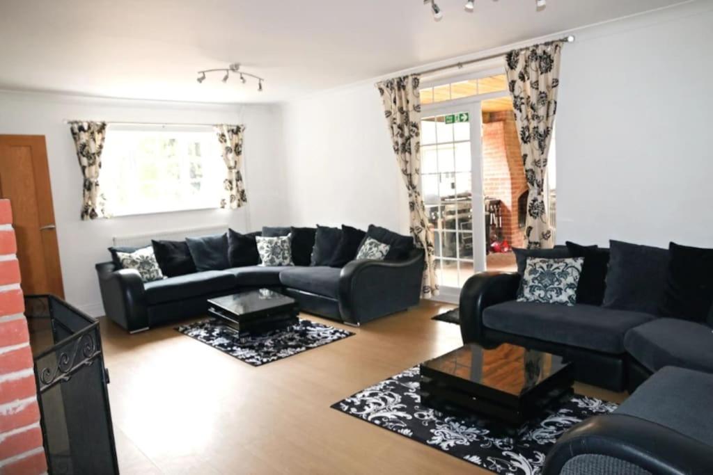 Hen & Stag Retreat Weekend Stay Sleeps 10 To 30 Thetford Bagian luar foto
