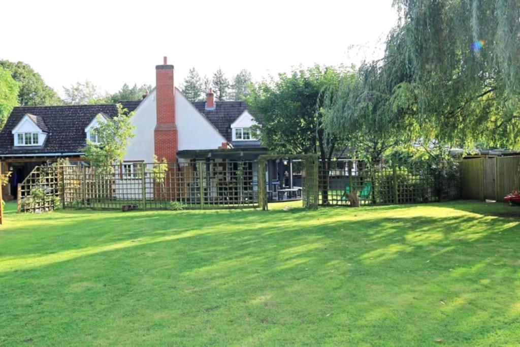 Hen & Stag Retreat Weekend Stay Sleeps 10 To 30 Thetford Bagian luar foto