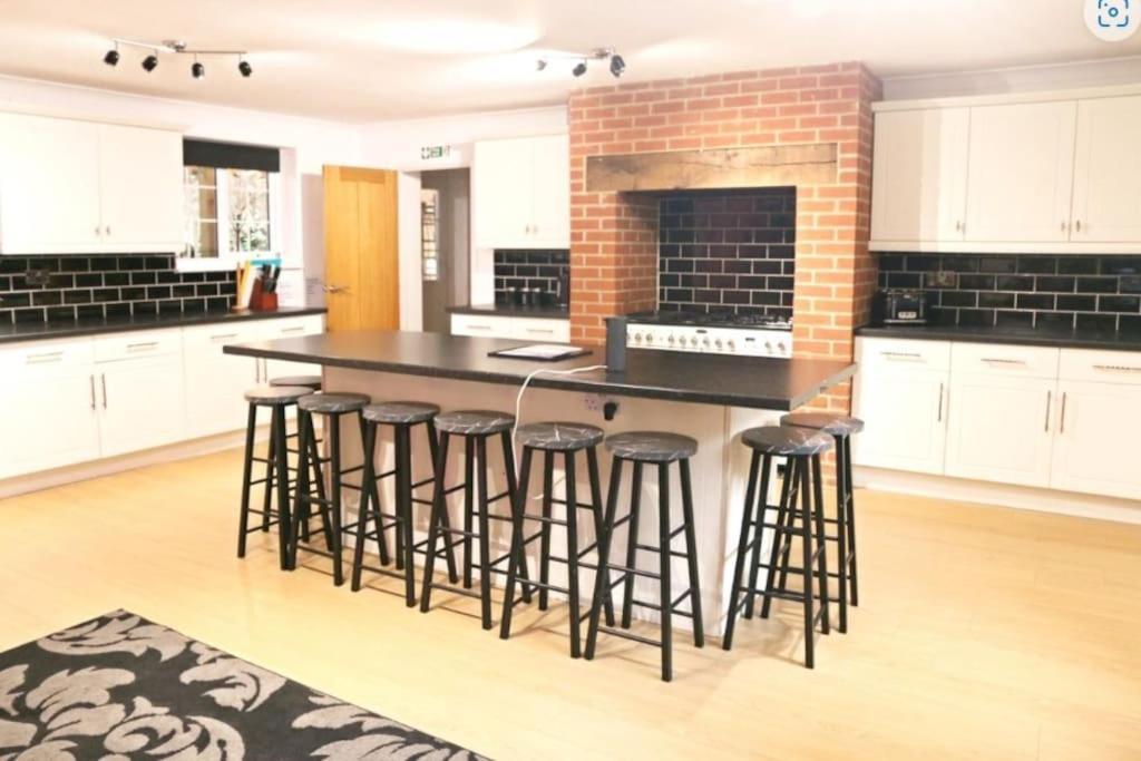Hen & Stag Retreat Weekend Stay Sleeps 10 To 30 Thetford Bagian luar foto