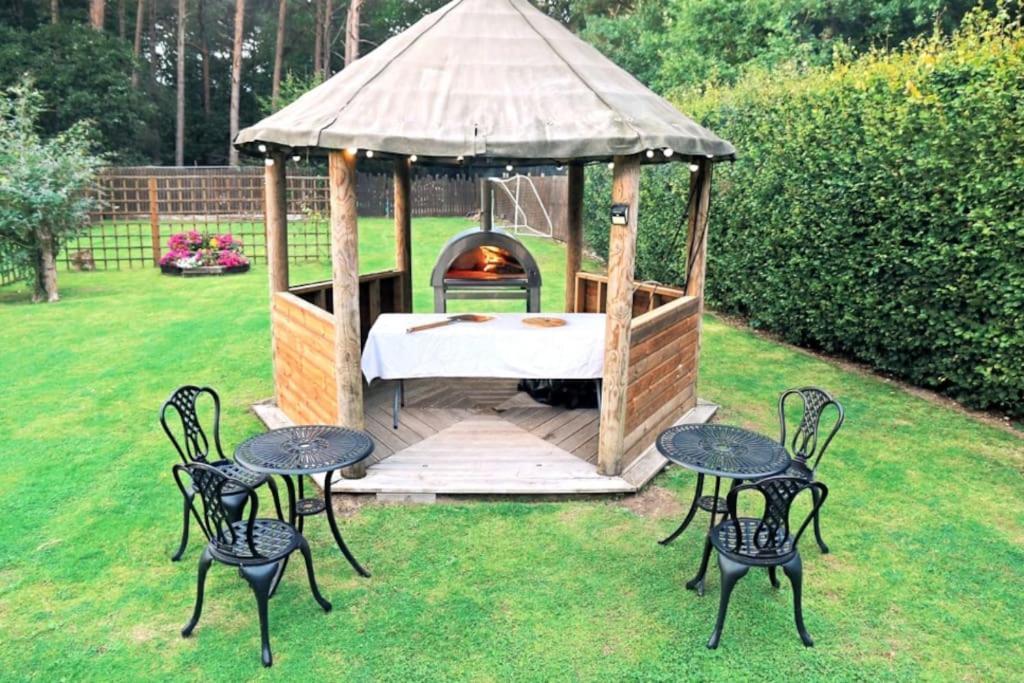 Hen & Stag Retreat Weekend Stay Sleeps 10 To 30 Thetford Bagian luar foto